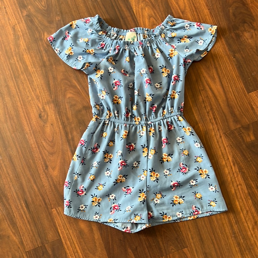 Girls size 8 jumper